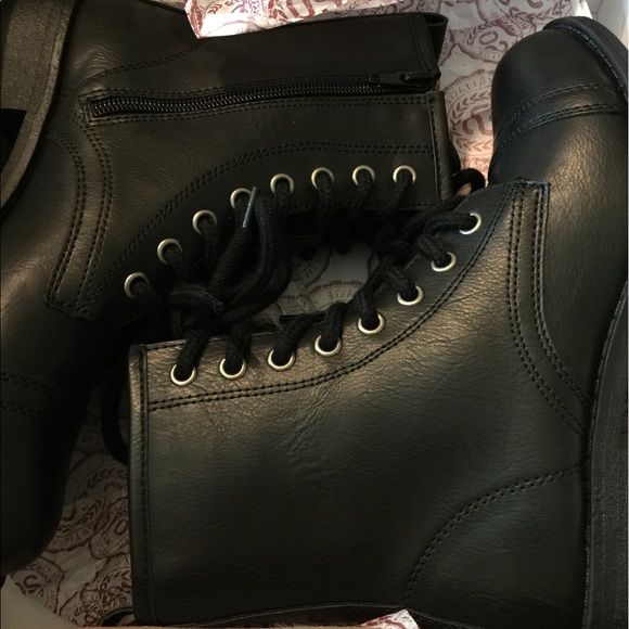 NIB SO Invite Women's Lace up Combat Boots; SZ 6 - Picture 6 of 7