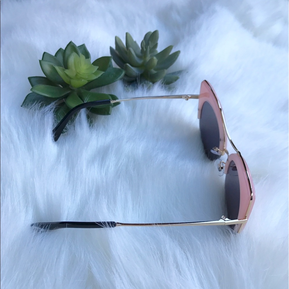 Pink / Gold Marble Cat Eye Oversized Sunglasses - Picture 3 of 4