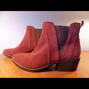 White Mountain size 9 booties