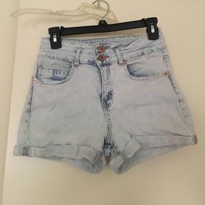 Light denim high rise shorts 🥜