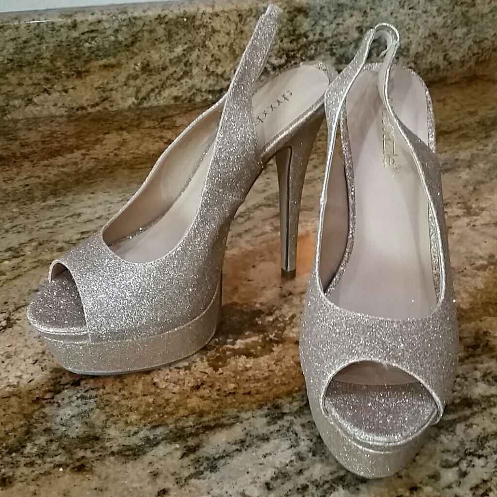 Shoedazzle "Encore" Gold Glitter Platform Heels