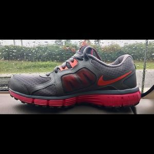 Nike Dual Fusion ST2 Sneakers