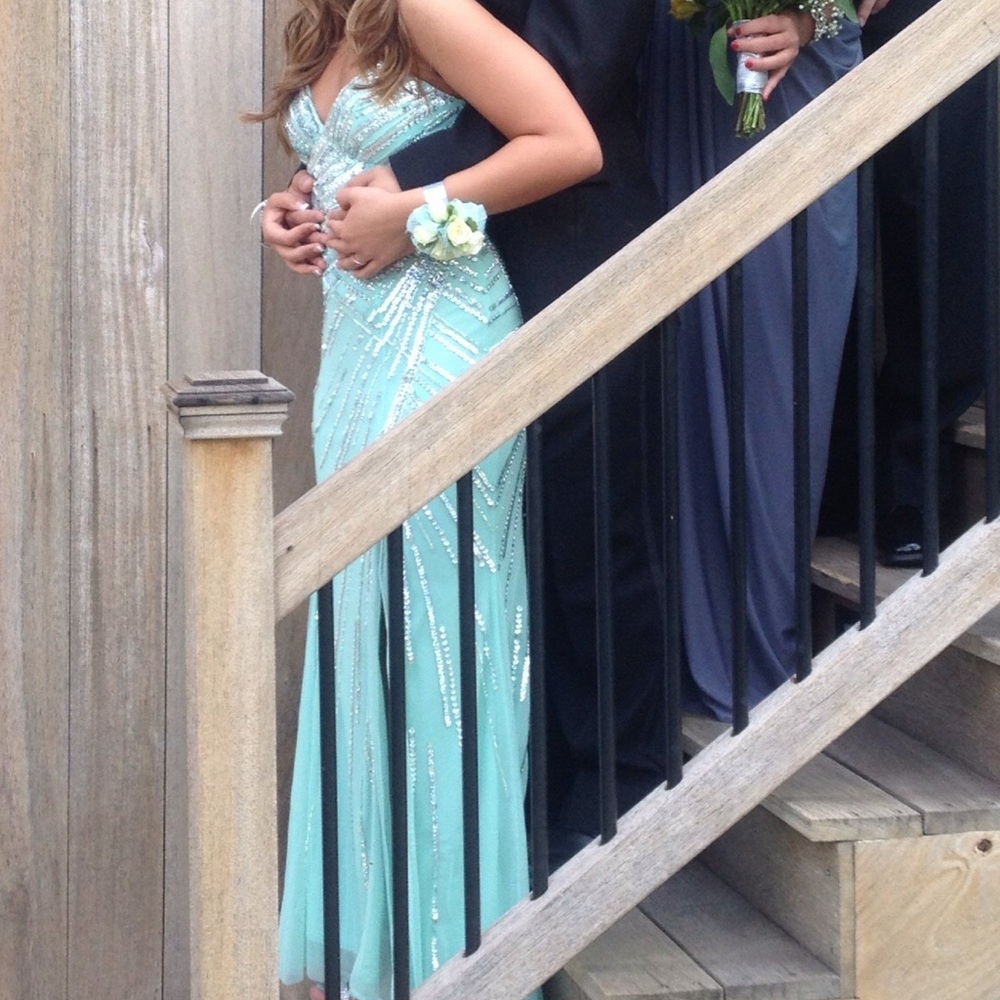 Prom dress - Picture 2 of 5
