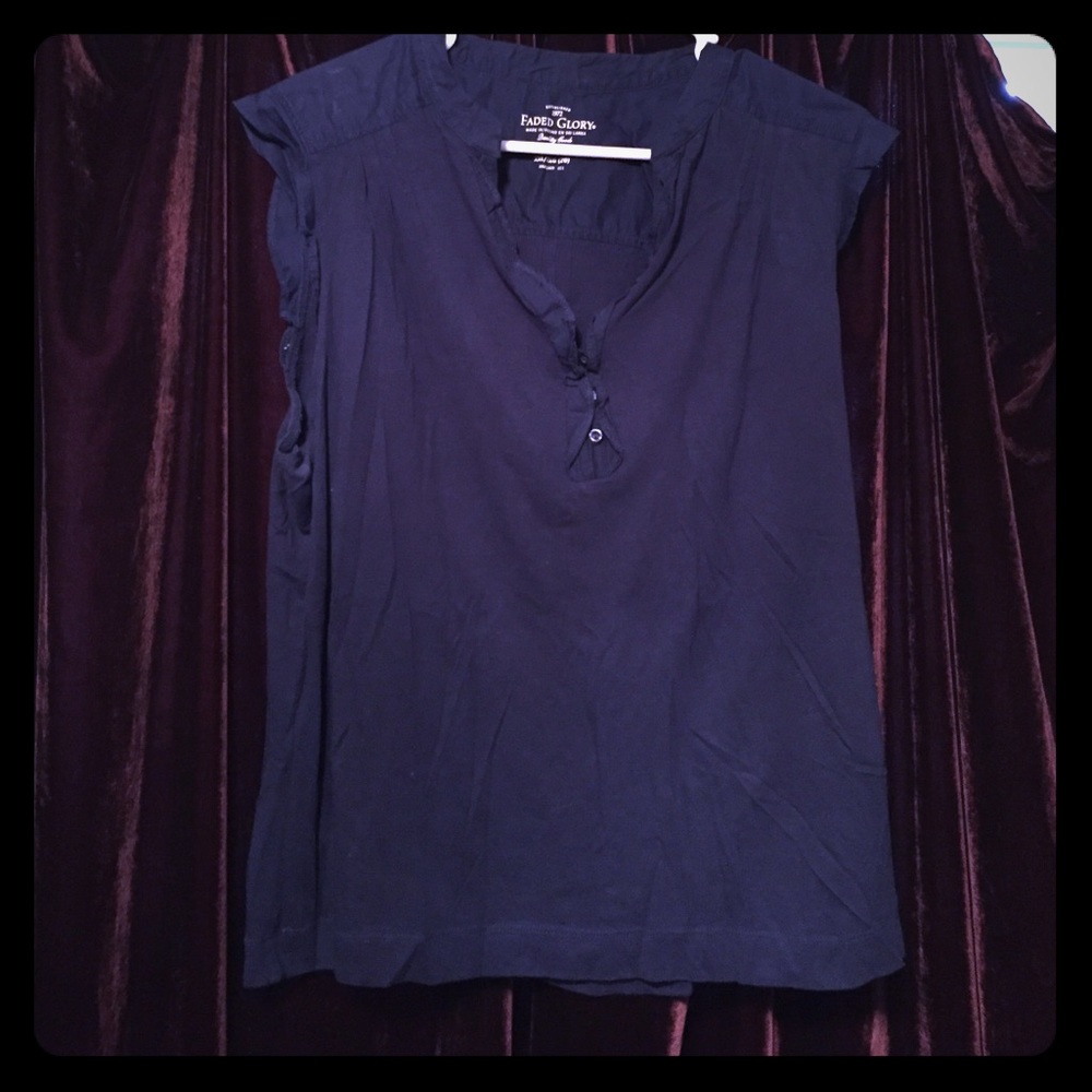 Ruffle detail, cap sleeve tee