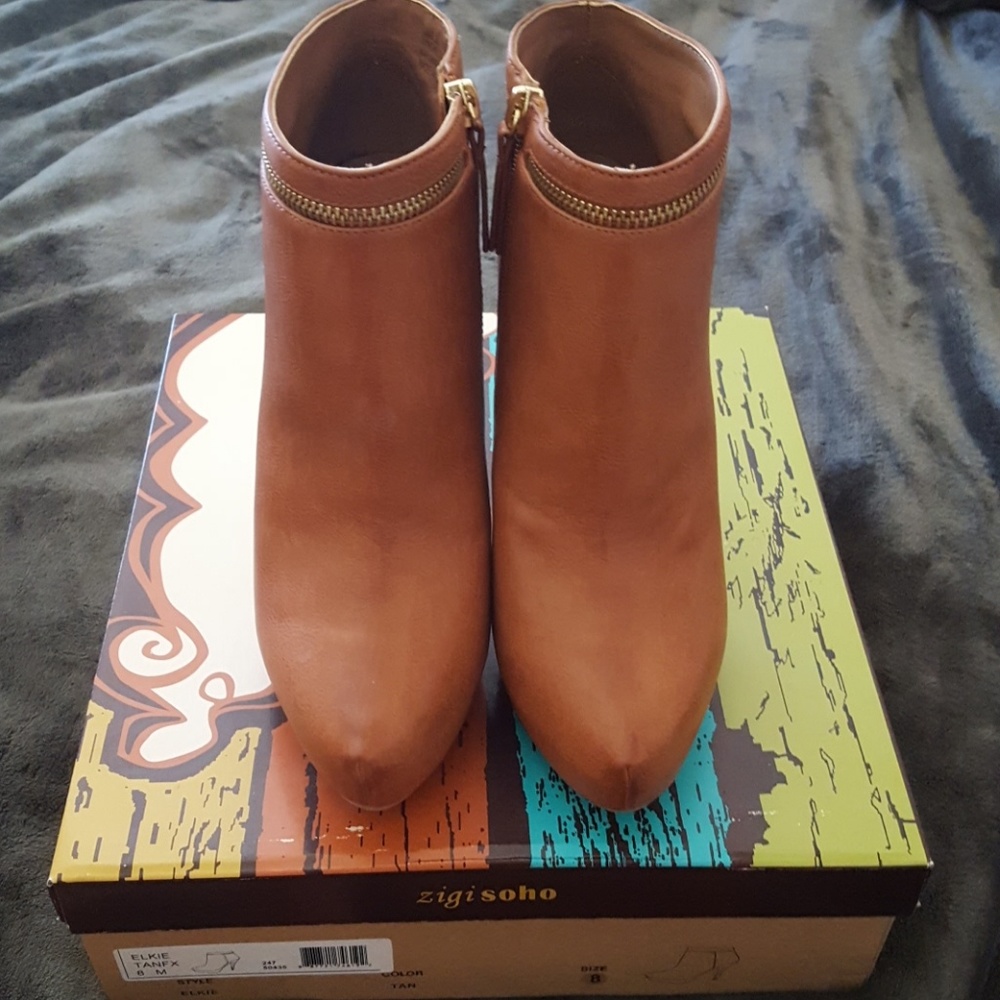 Tan ankle boots with zipper accent