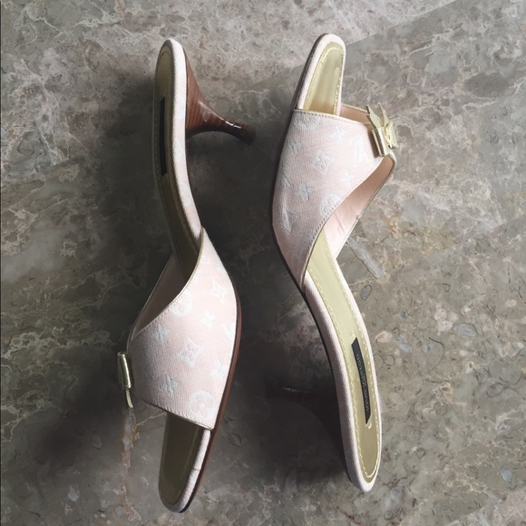 ❌SOLD❌Louis Vuitton Monogram Mini Lin Kitten Heels - Picture 3 of 5