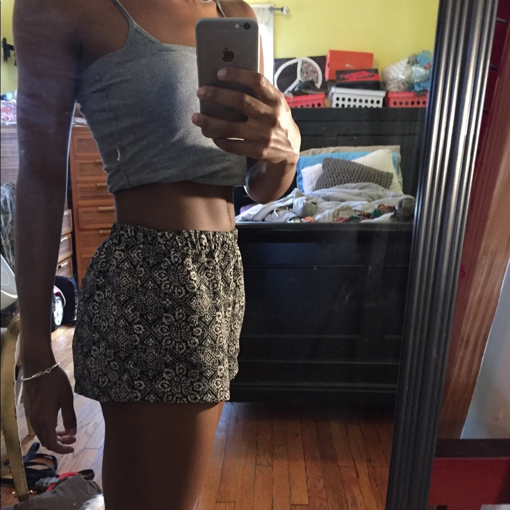 Shorts - Picture 3 of 4