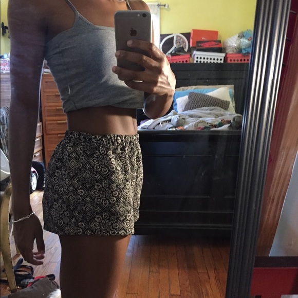 Shorts - Picture 3 of 4