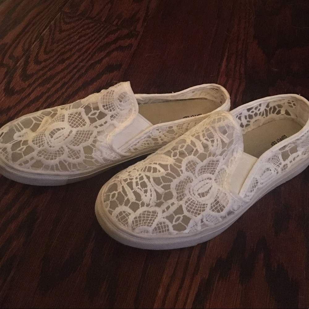 Mossimo lace slip on sneakers