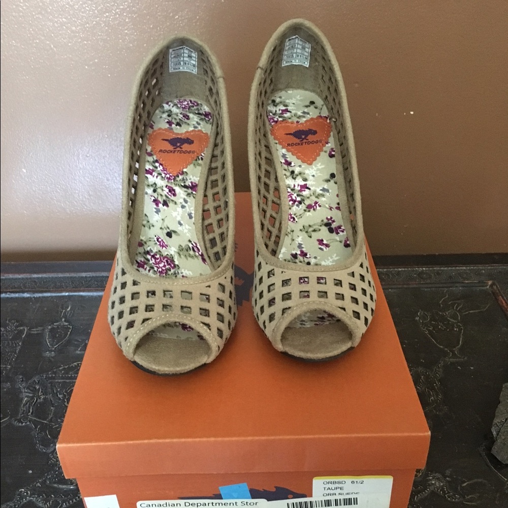 🔴ON SALE WAS $35 Taupe suede shoes