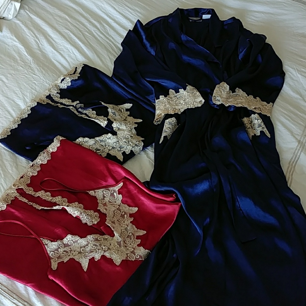 Jaclyn Smith Studio intimates plus nightgowns robe