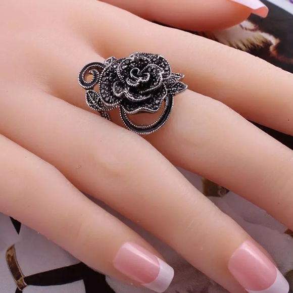 2 Stunning Black Rose Rings Sizes 7&8 - Picture 5 of 6