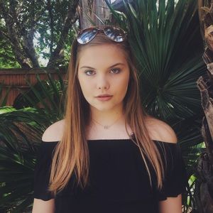 Meet your Posher, Chloe