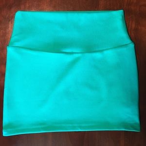 Love Culture, green mini skirt, stretchy, size s
