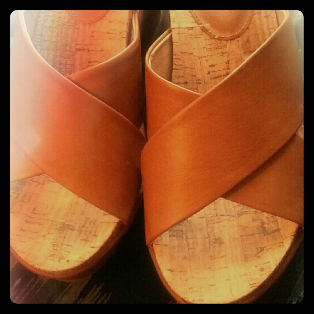 Open toes Wide Criss-Crossed straps Wedges