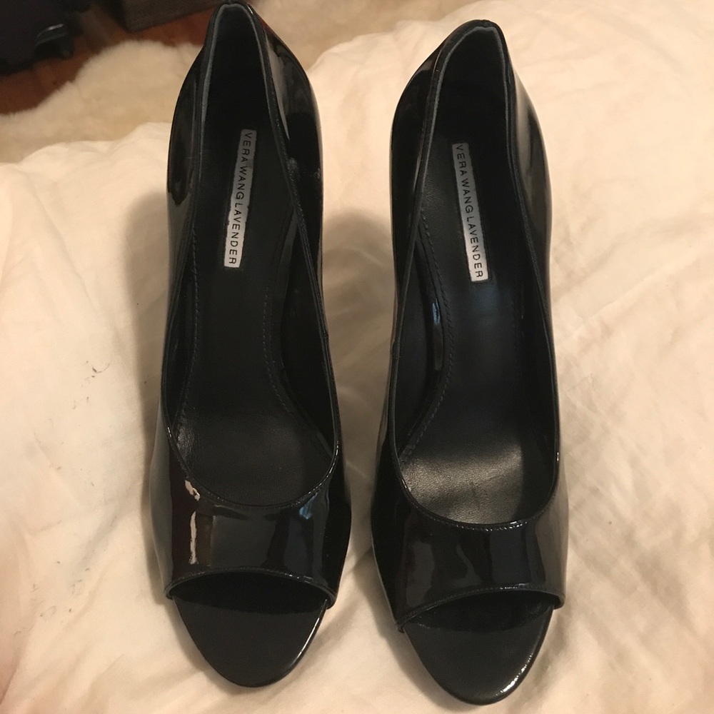 Must have Vera Wang black pumps!