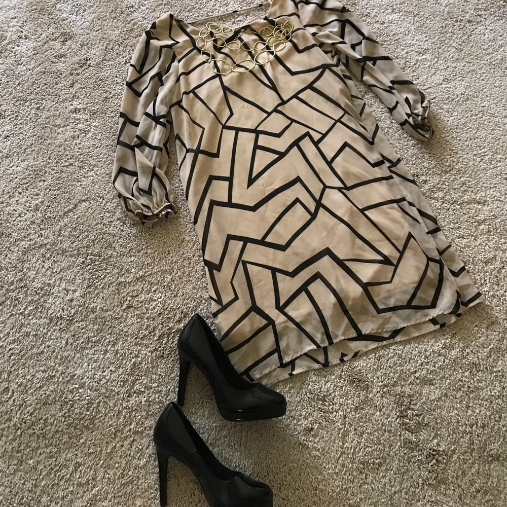 ✌🏻Tan and black geometric dress