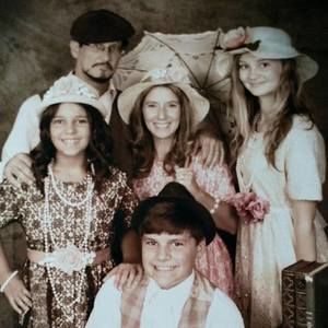 Meet your Posher, Joelle