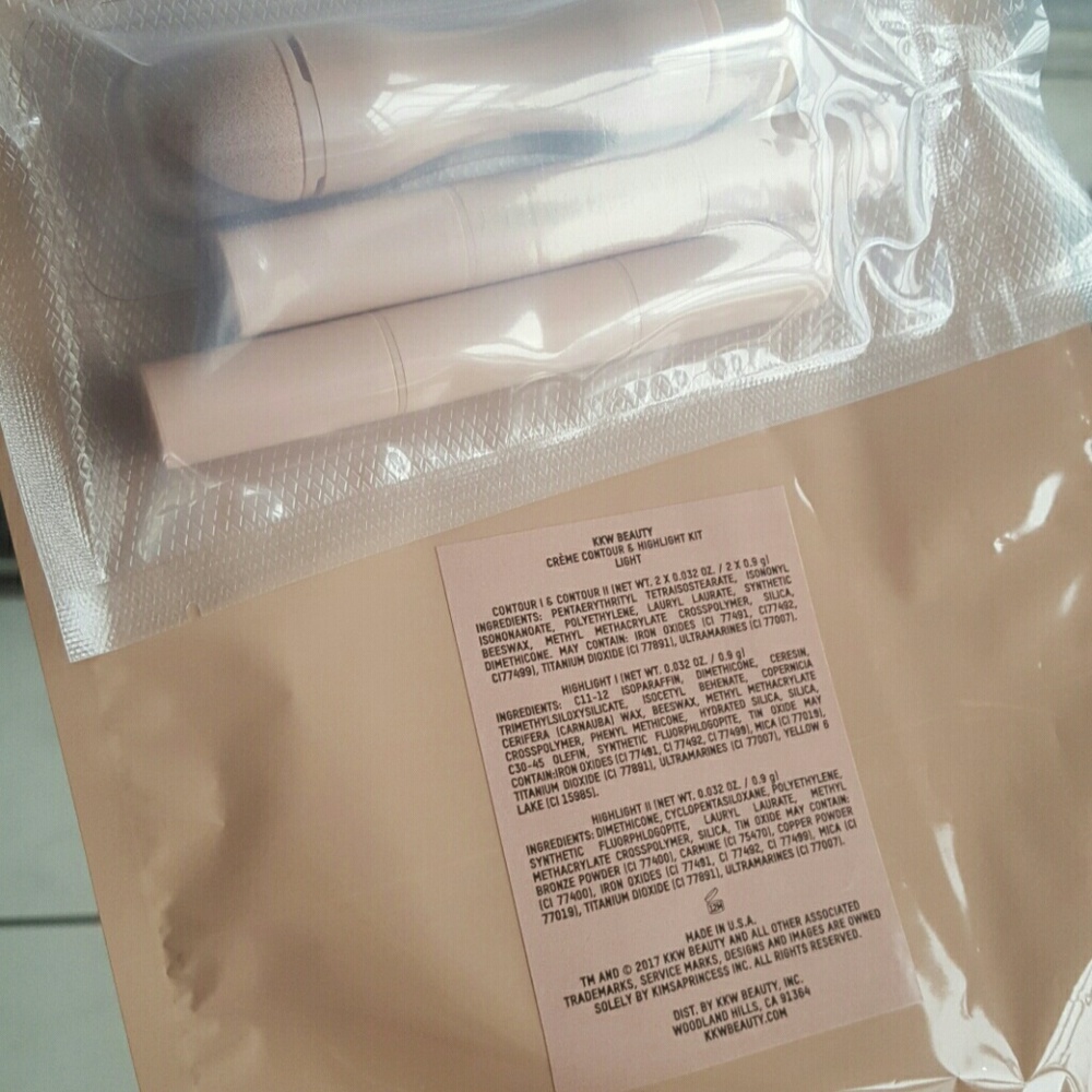 SHIPPING TODAY LIGHT KKW BEAUTY CONTOUR KIT