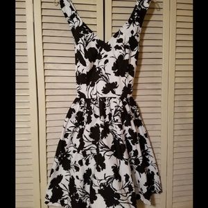 Elle Black & White 50's Style Fit and Flare Dress.