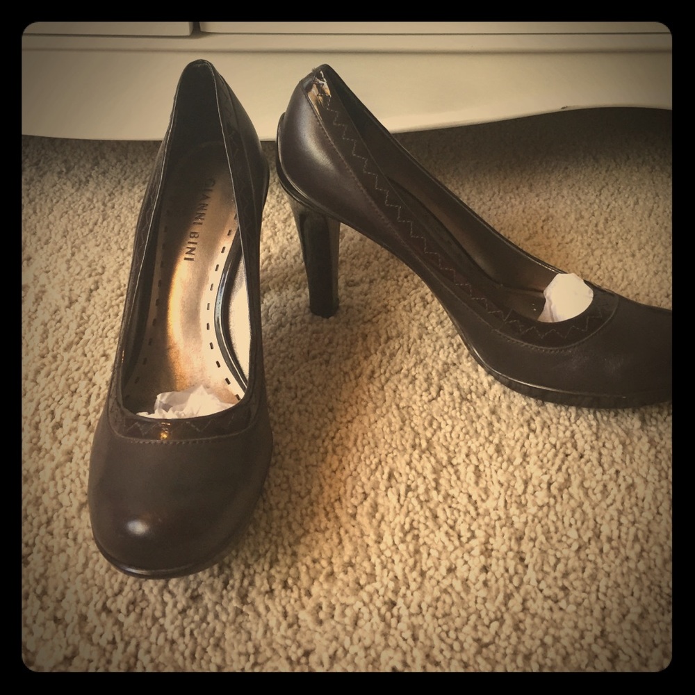 Round-Toed Brown Heels