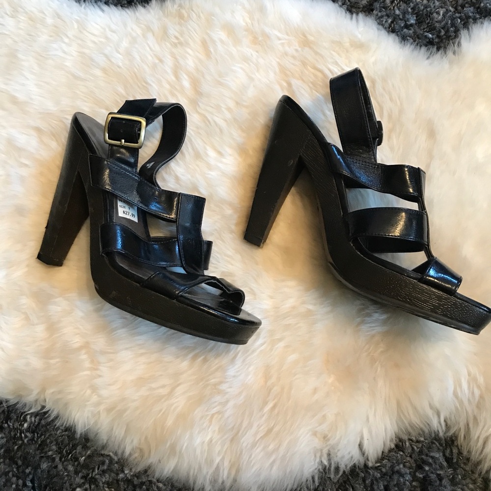 Fioni Black Heels