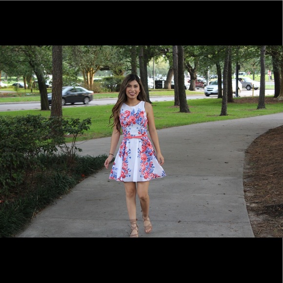 Flowery dress - Picture 3 of 4