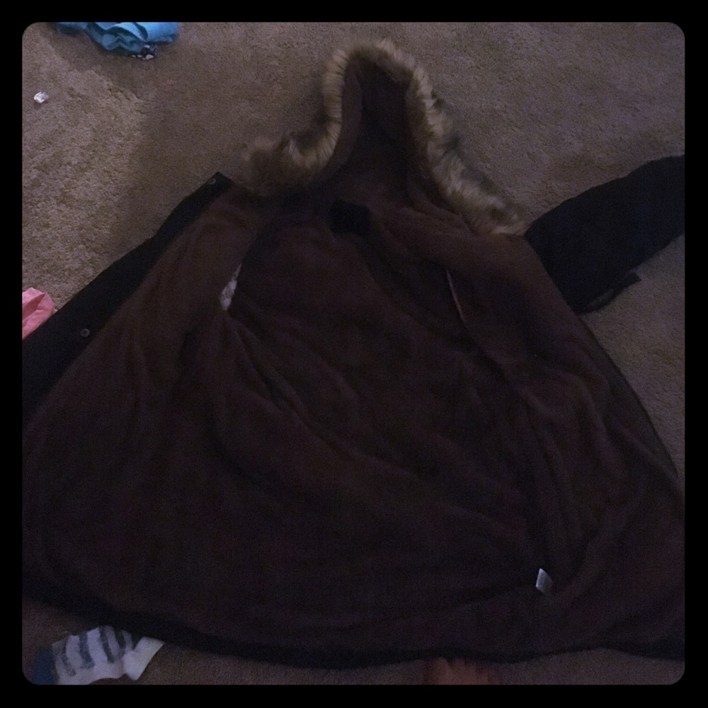 CLEAR OUT SALE 🎉Furry army coat