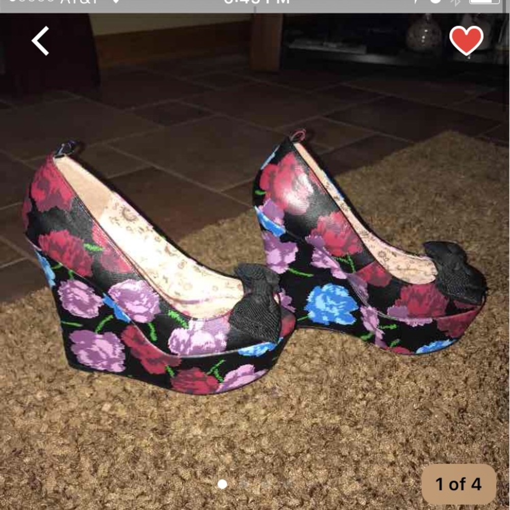 Betsey Johnson Betsyville wedge shoe w/bow Sz 6.5