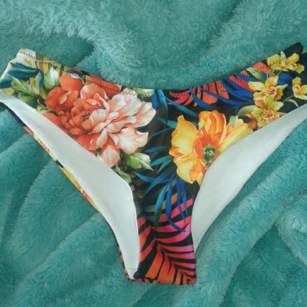 Hawaiin Flower Patterned Swimsuit Bottoms