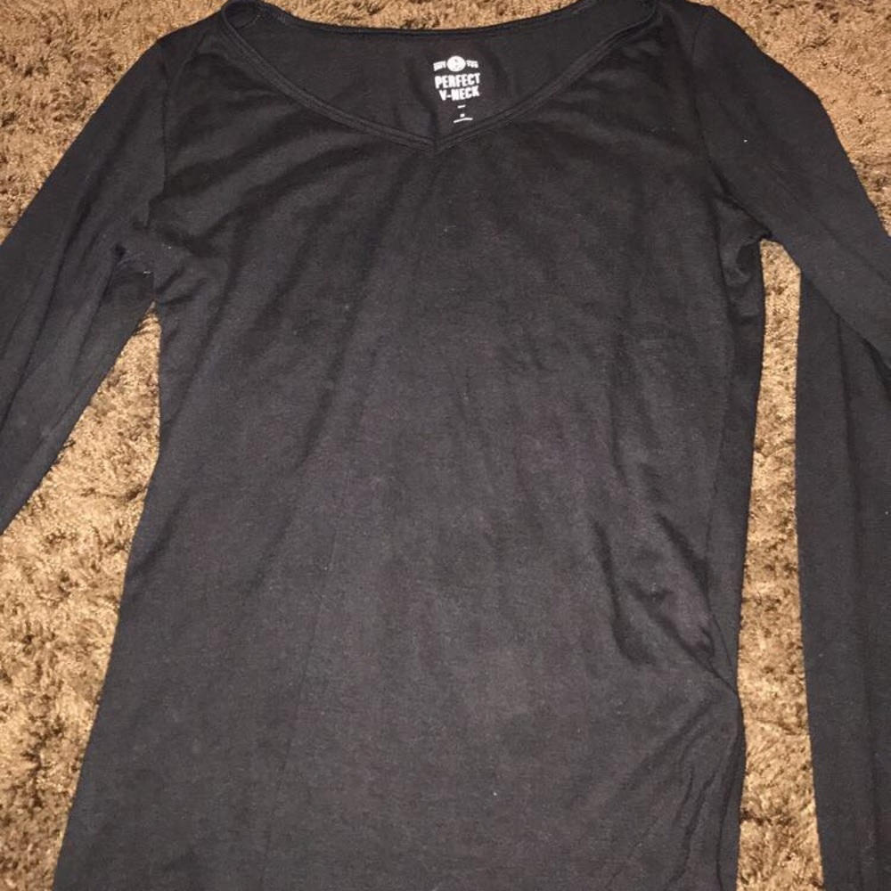 Long sleeved black v neck shirt