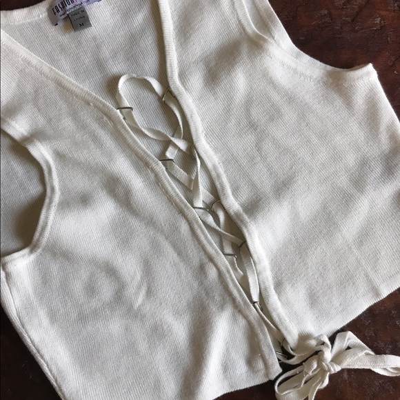 Fashion Nova Tops - Fashion Nova tie crop top NWOT