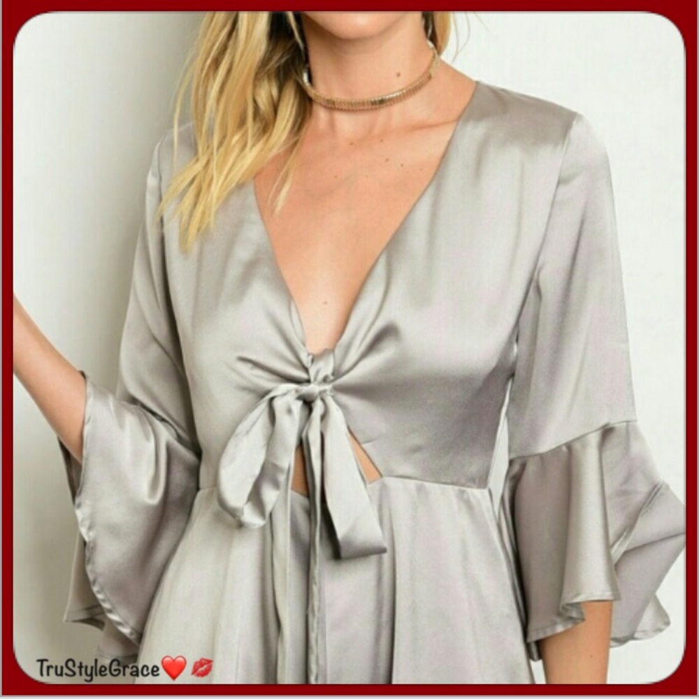 ♥️ Gorgeous Silky Satin Tie Front Romper - Picture 3 of 4