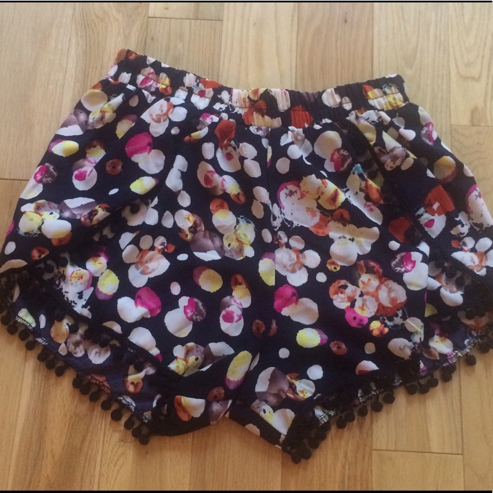 California, Boho Pom Pom short