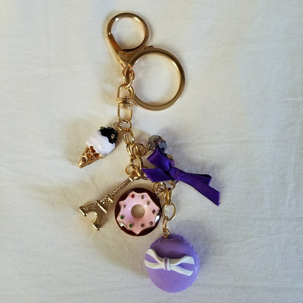 Eiffel tower macaron keychain