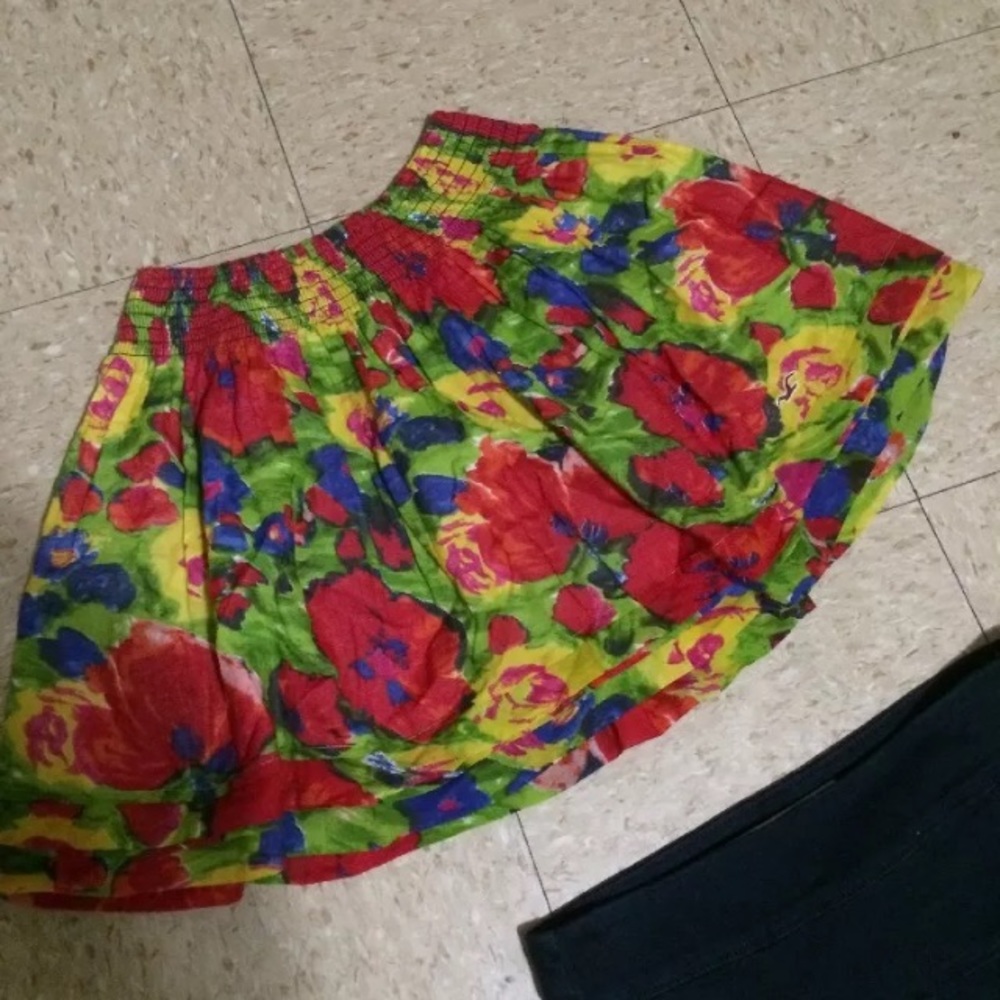 Hollister  floral skirt small