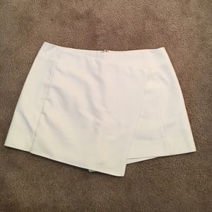 NEVER WORN white mini skort!