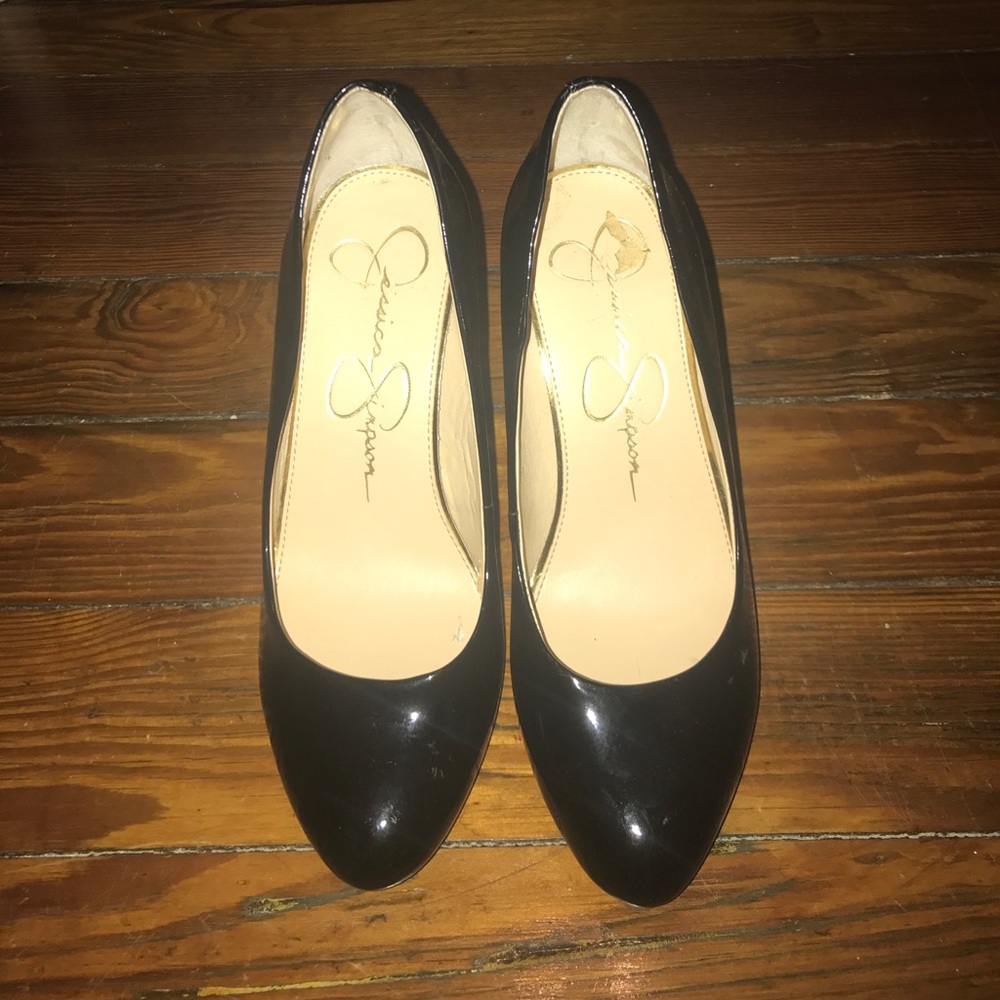 Black Jessica Simpson Pumps!