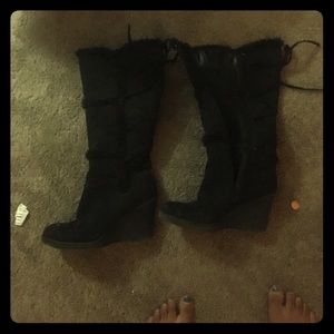 CLEAR OUT SALE 🎉Black fur wedges