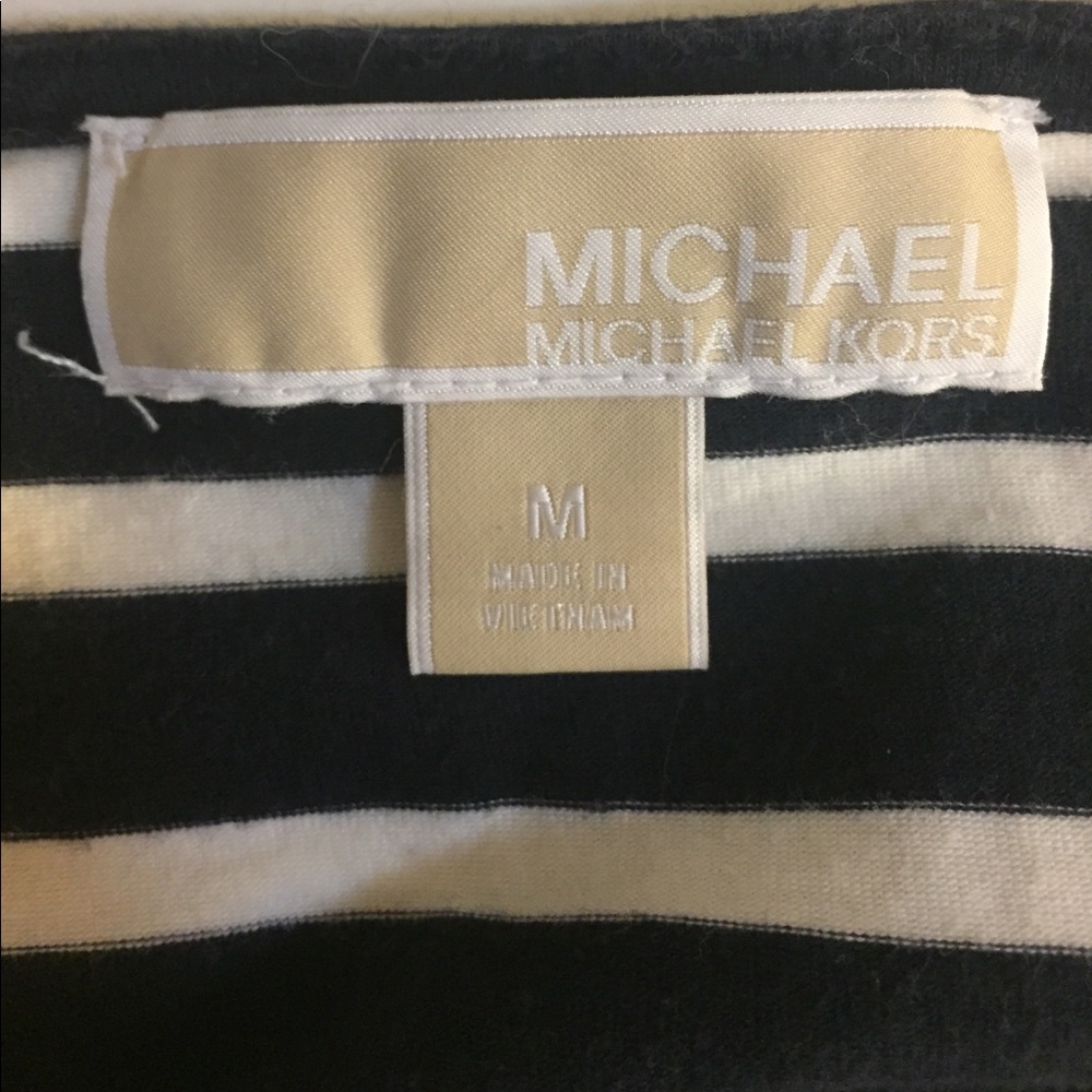 Micheal Kors 3/4 sleeve top side zipper - Picture 6 of 7