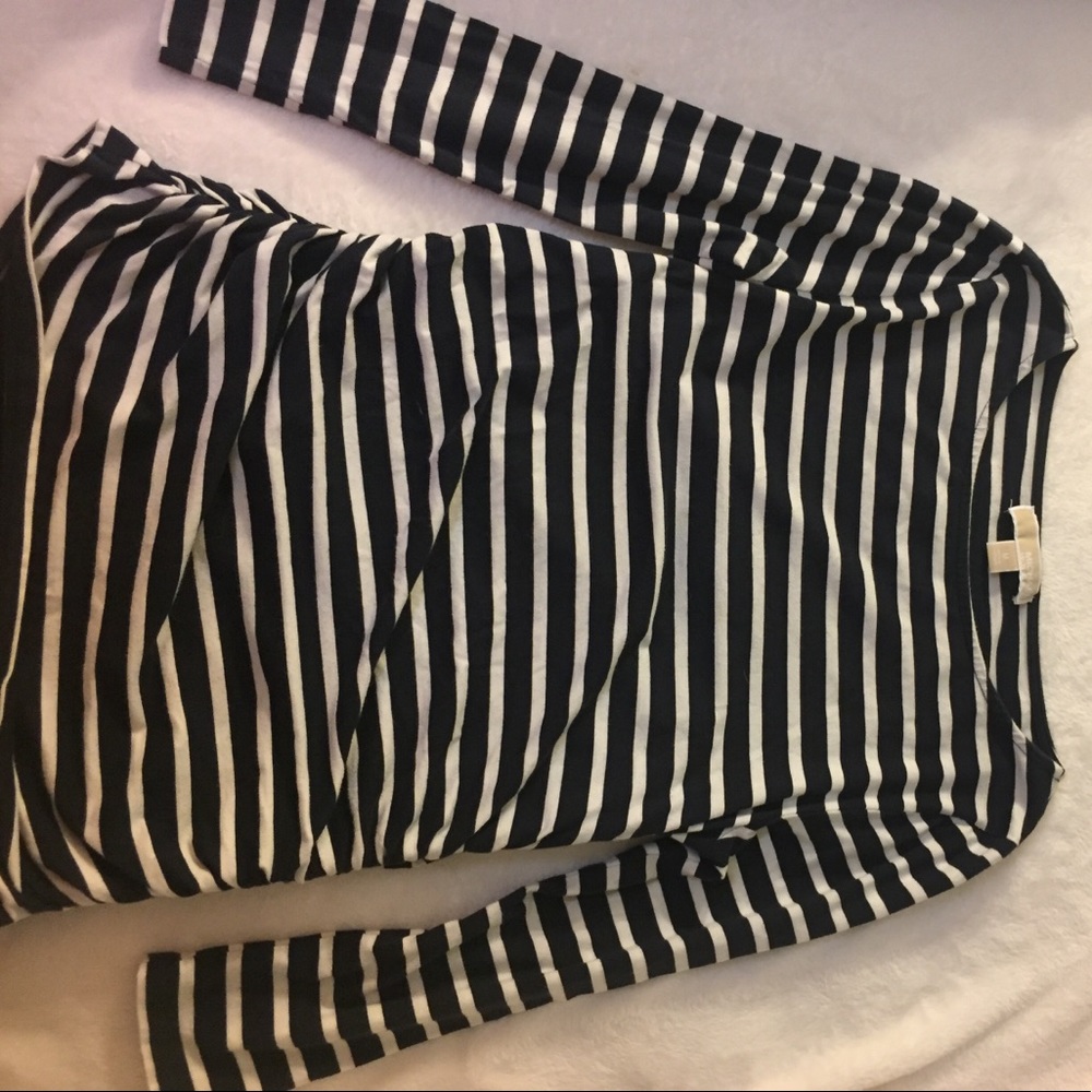 Micheal Kors 3/4 sleeve top side zipper - Picture 3 of 7