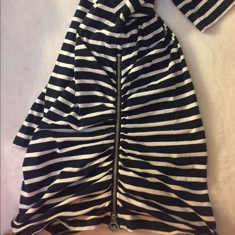 Micheal Kors 3/4 sleeve top side zipper - Picture 5 of 7