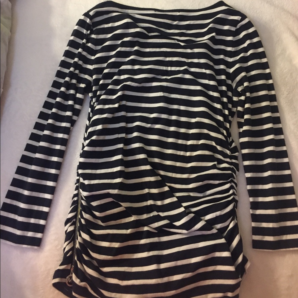 Micheal Kors 3/4 sleeve top side zipper - Picture 4 of 7