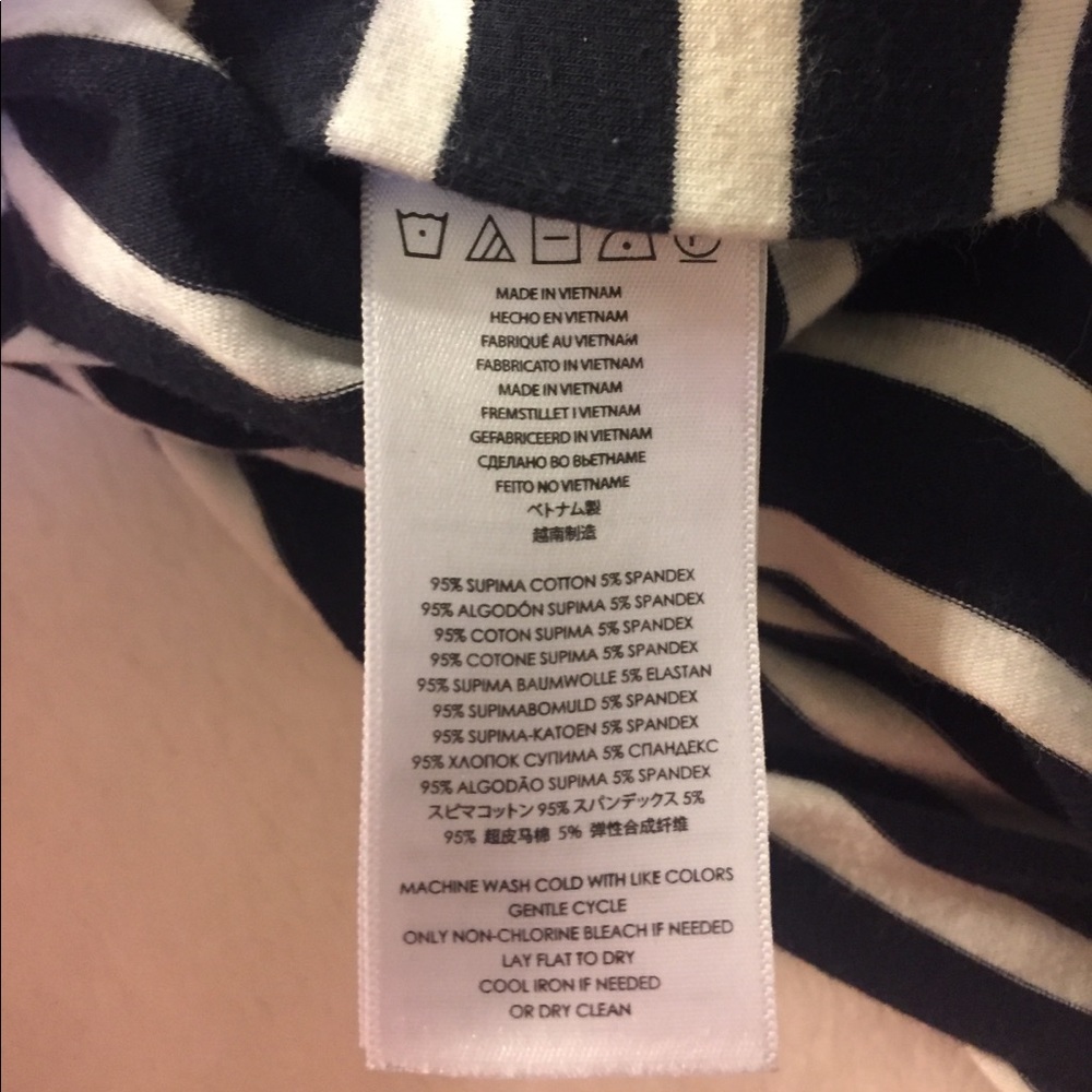 Micheal Kors 3/4 sleeve top side zipper - Picture 7 of 7