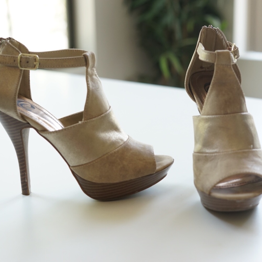 Charming Charlie Tan & Gold Heels. Worn twice!