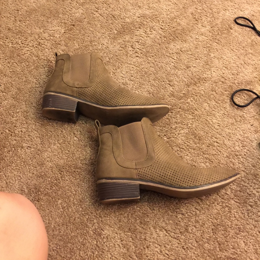 Brown cute boots