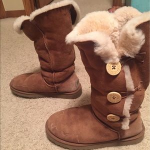 UGG Shoes - Ugg Boots (Button Down) UGG Shoes - Ugg Boots (Button Down)