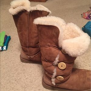 UGG Shoes - Ugg Boots (Button Down) UGG Shoes - Ugg Boots (Button Down)
