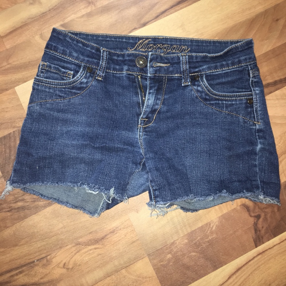 Dark frayed jean shorts