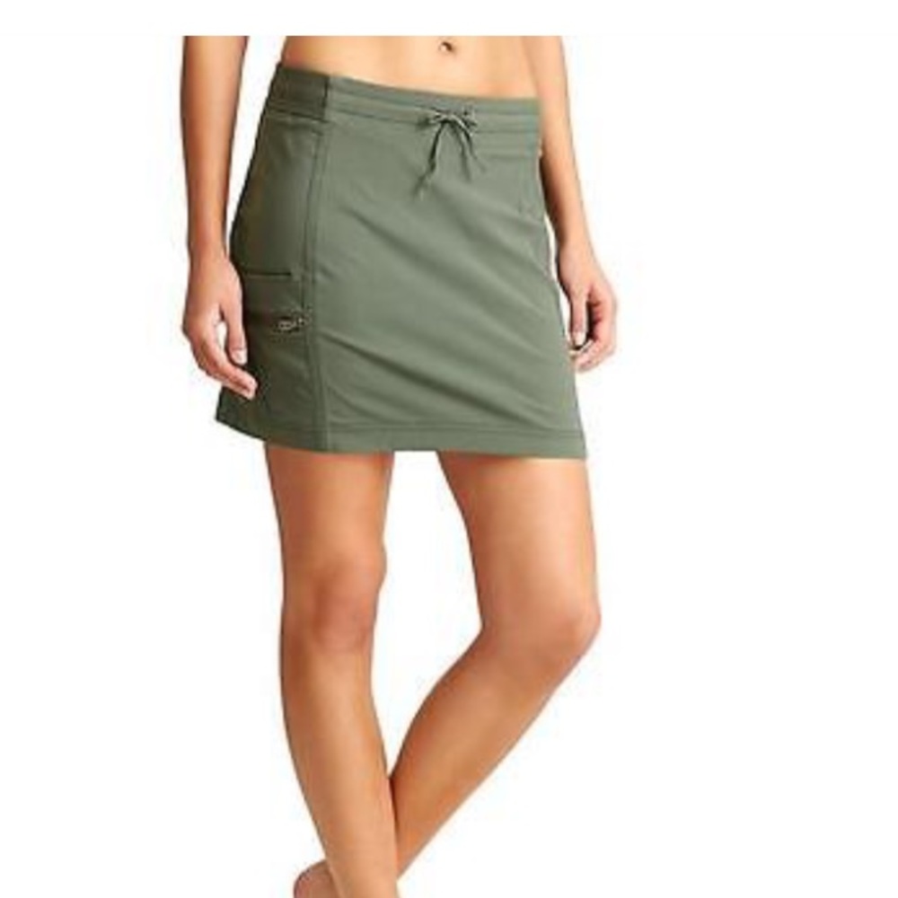 Athleta Trekkie Skort in Jasper Green